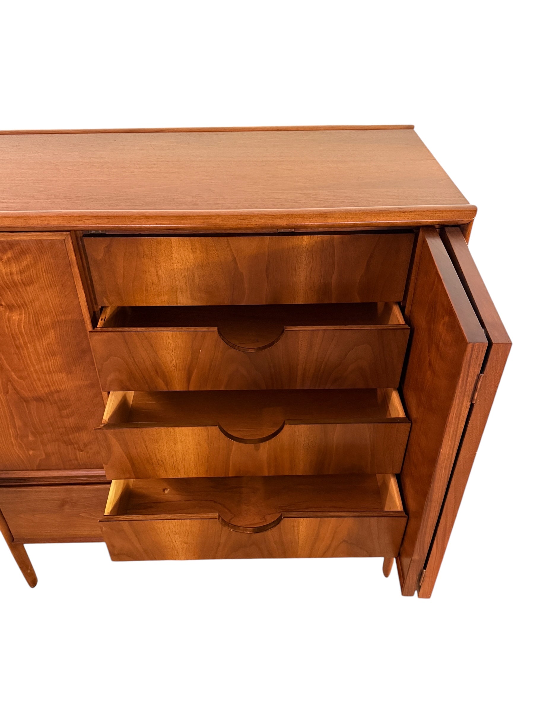Mid-century Modern Walnut Dresser by Drexel Furniture  image 4
