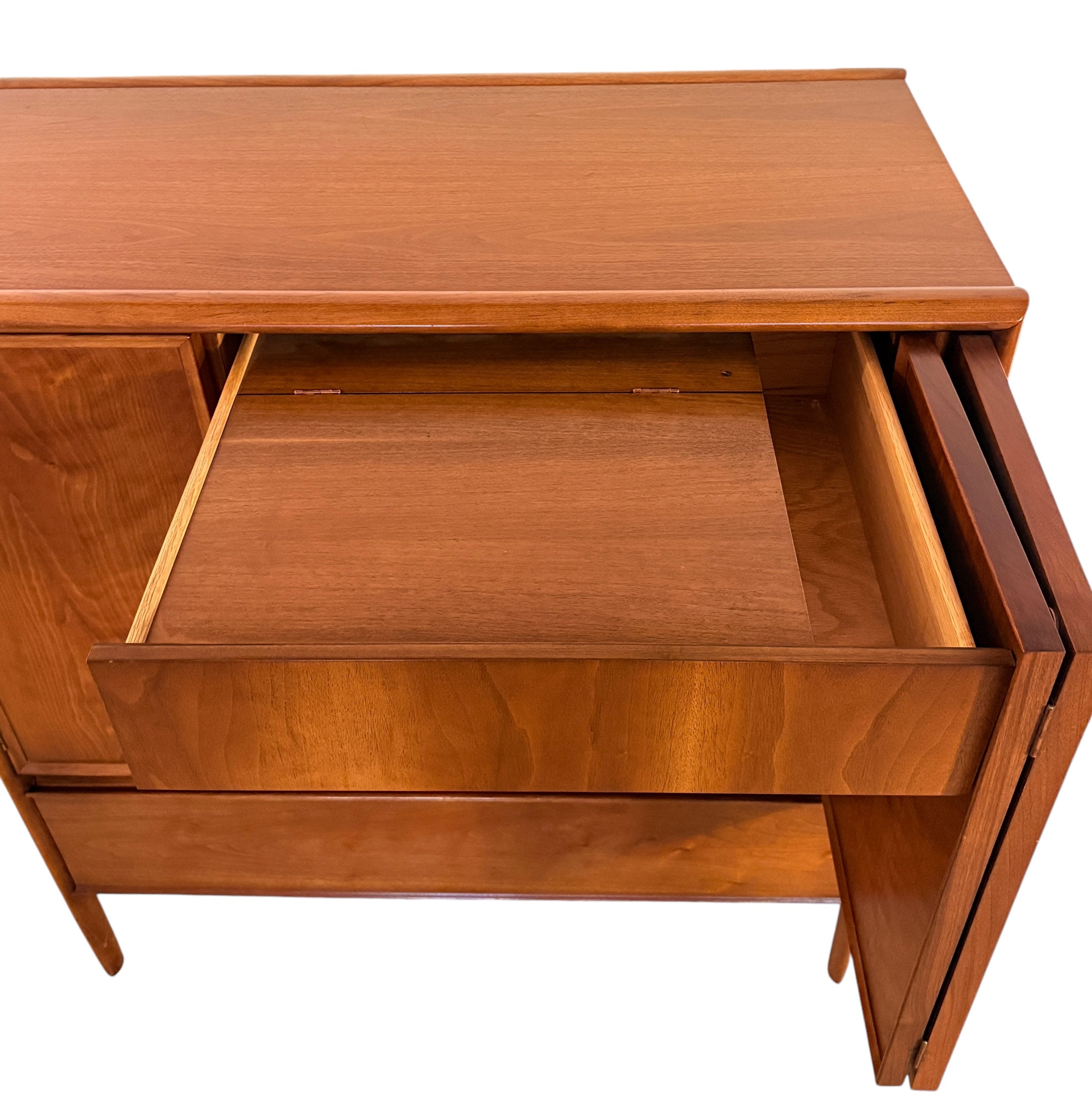 Mid-century Modern Walnut Dresser by Drexel Furniture  image 6
