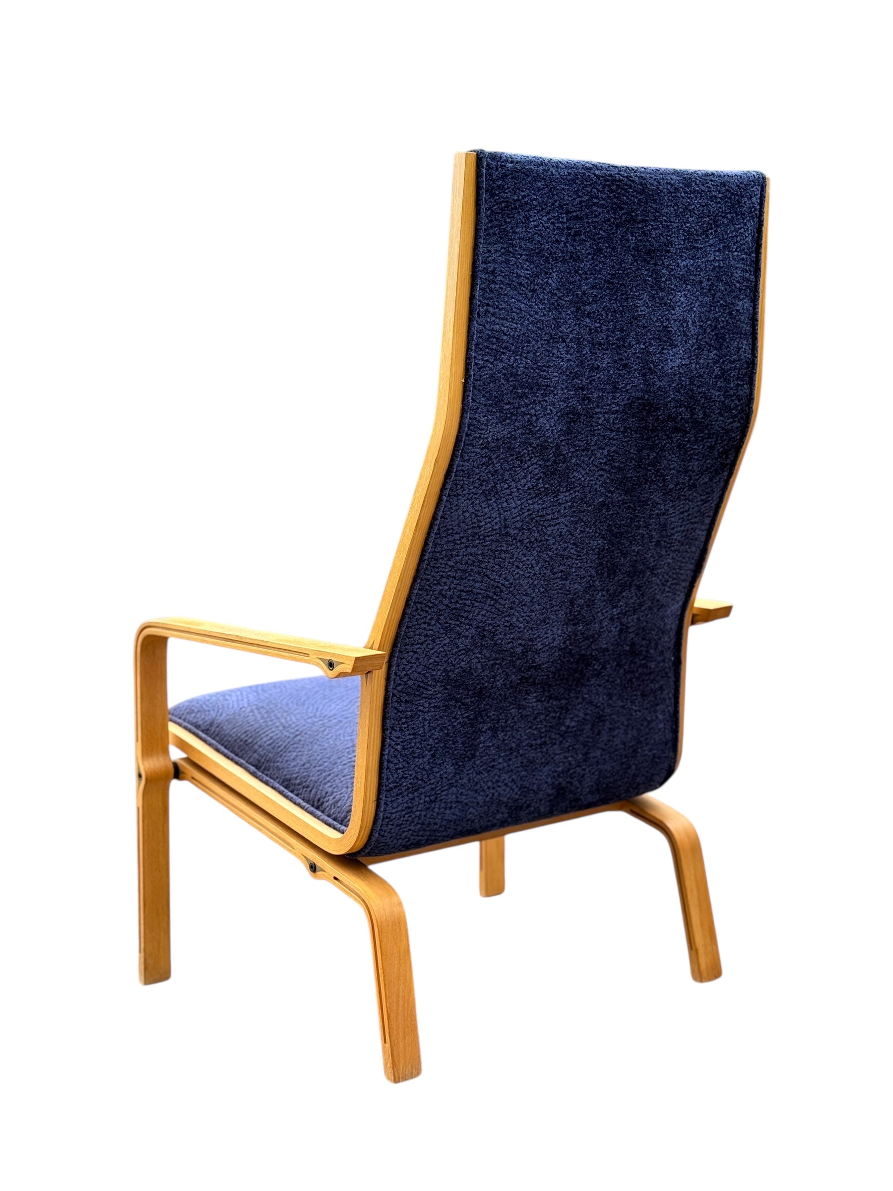 Pair of High-Back Lounge Chairs by Arne Jacobsen for Fritz Hansen image 8