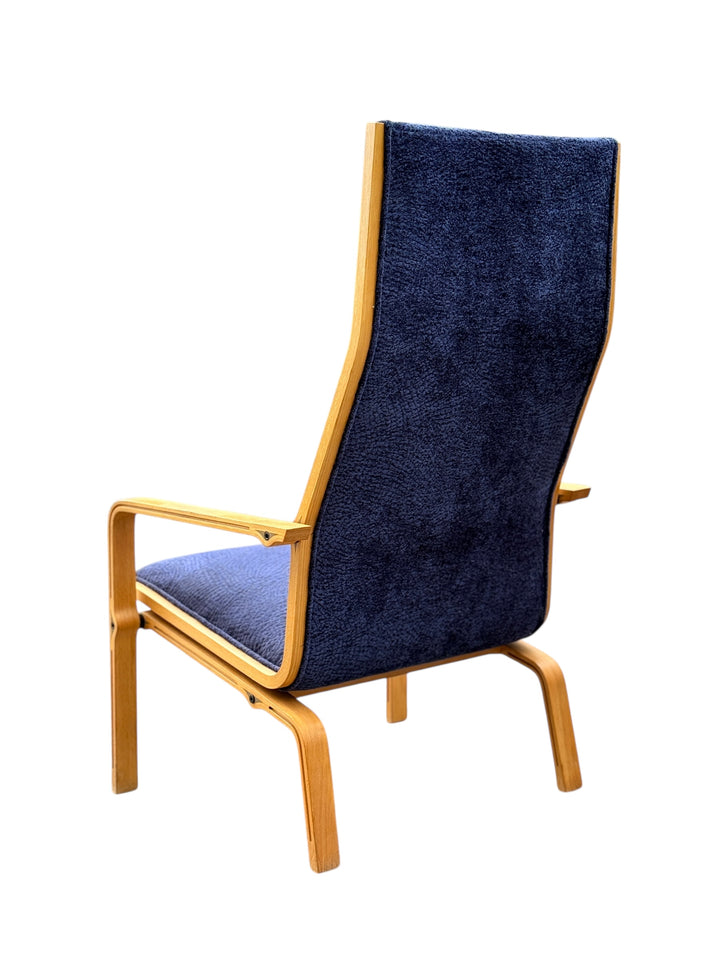 Pair of High-Back Lounge Chairs by Arne Jacobsen for Fritz Hansen image 8