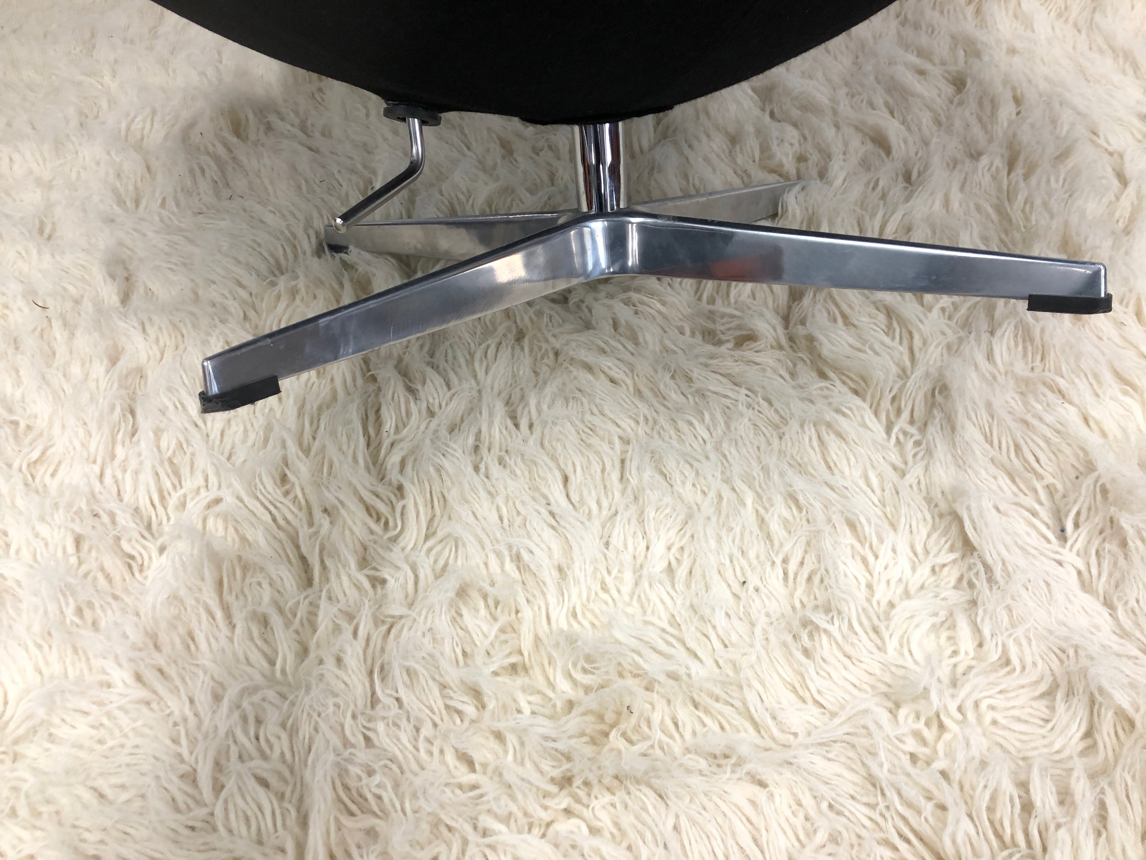 Arne Jacobsen Style Mid Century Modern Egg Chair image 5