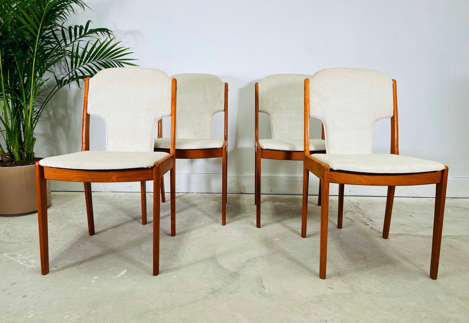 Set 4 Danish Modern Teak Dining Chairs By Johannes Andersen  image 0