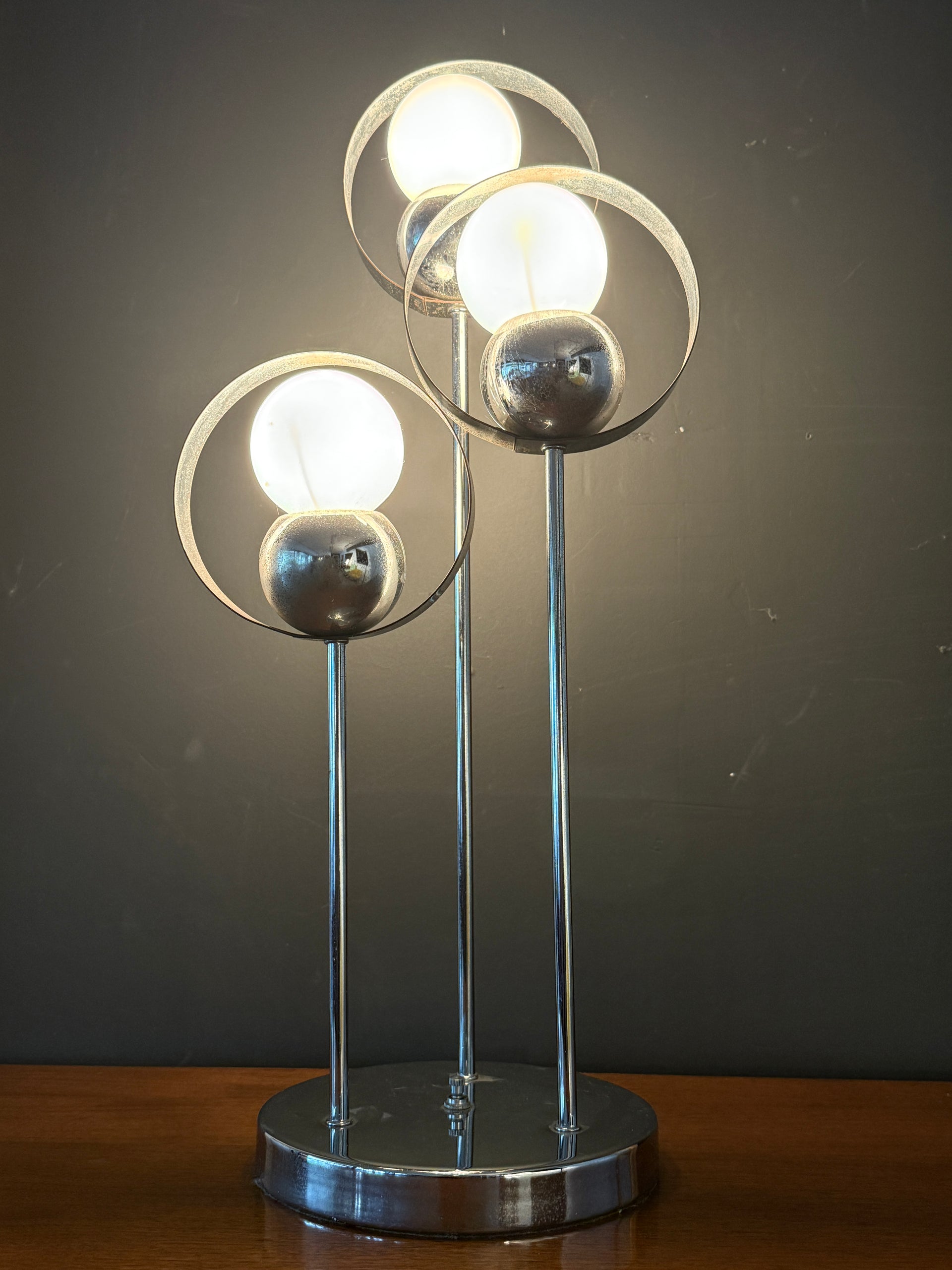 Mid-Century Modern Chrome Waterfall Eyeball Table Lamp – 3-Light image 1