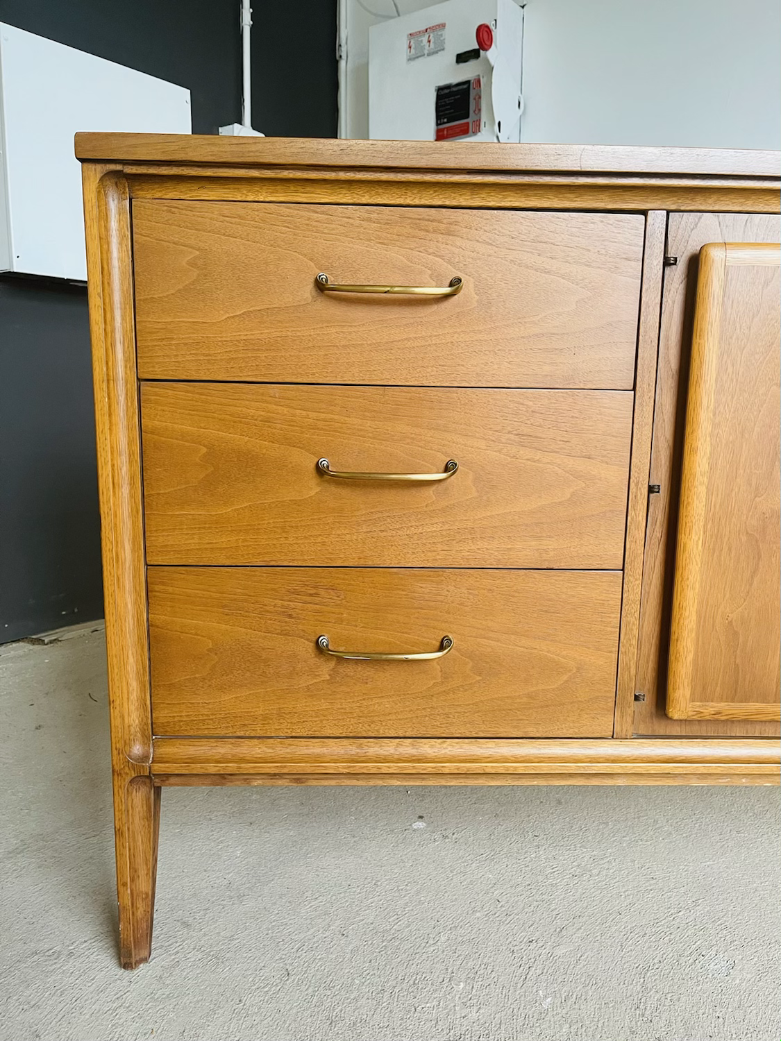 Mid-Century Modern Broyhill Premier 70s Line Dresser / Credenza  image 3