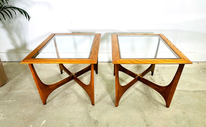Pair of Mid-Century Modern End Tables By Lane Furniture image 2