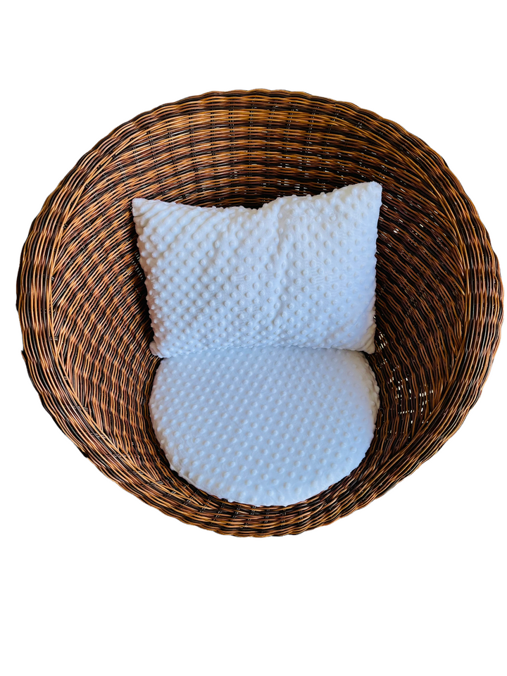 Modern Pair of Swiveling Wicker Chairs  image 8