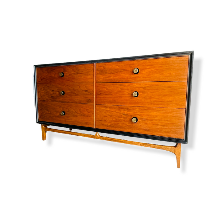 Mid-Century Modern Walnut Dresser by Thomasville Furniture  image 2