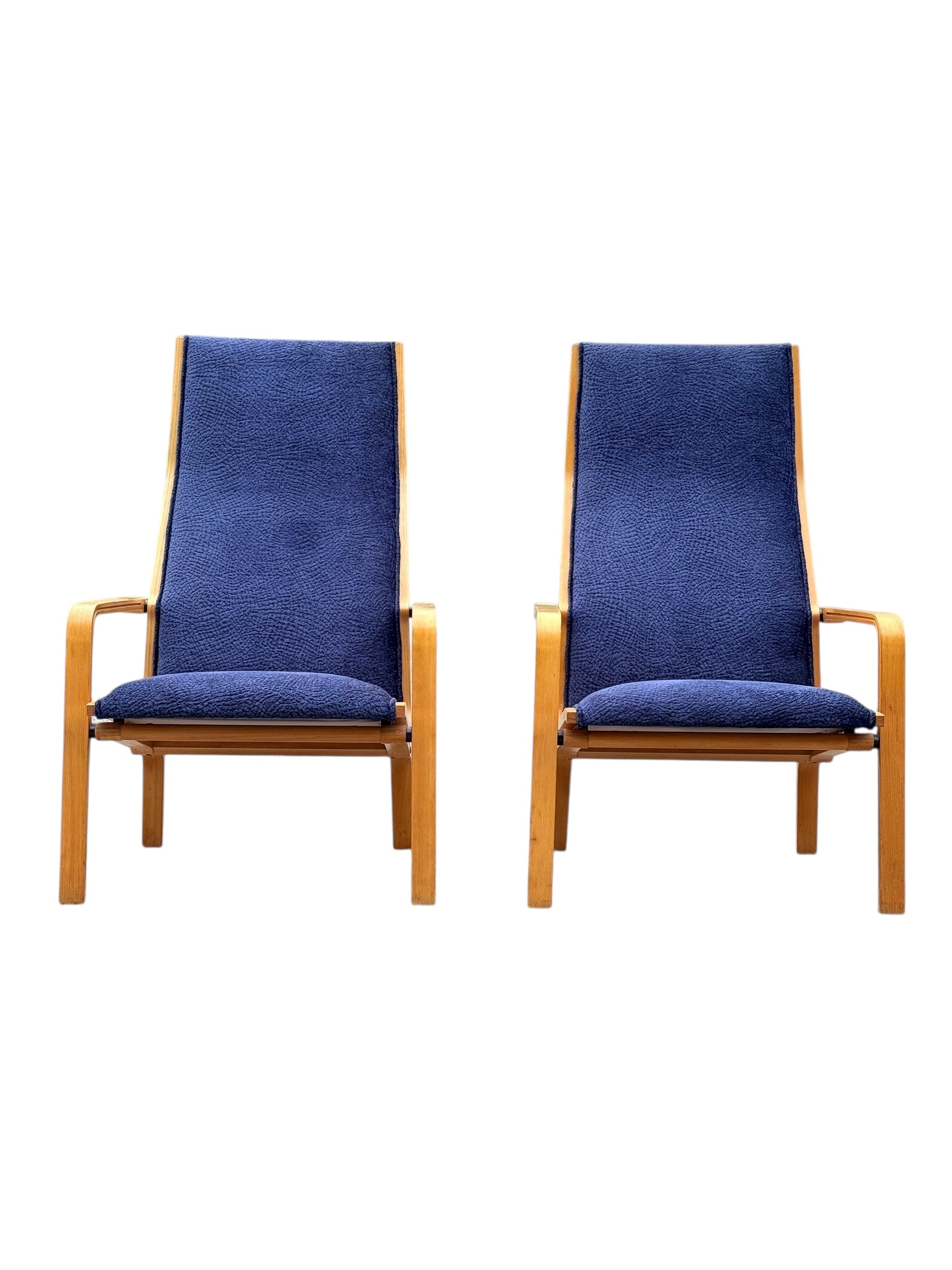 Pair of High-Back Lounge Chairs by Arne Jacobsen for Fritz Hansen image 1