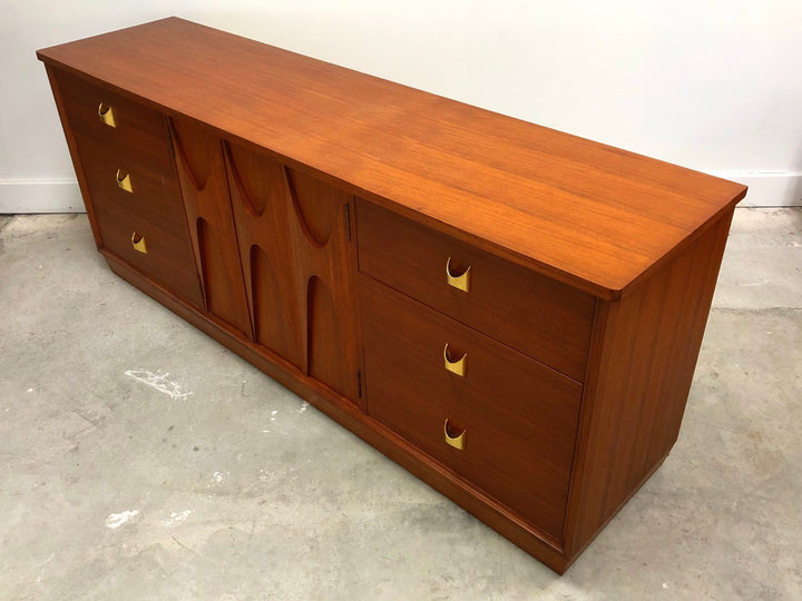 Mid-Century Modern Teak Credenza By Broyhill Brasilia  image 4