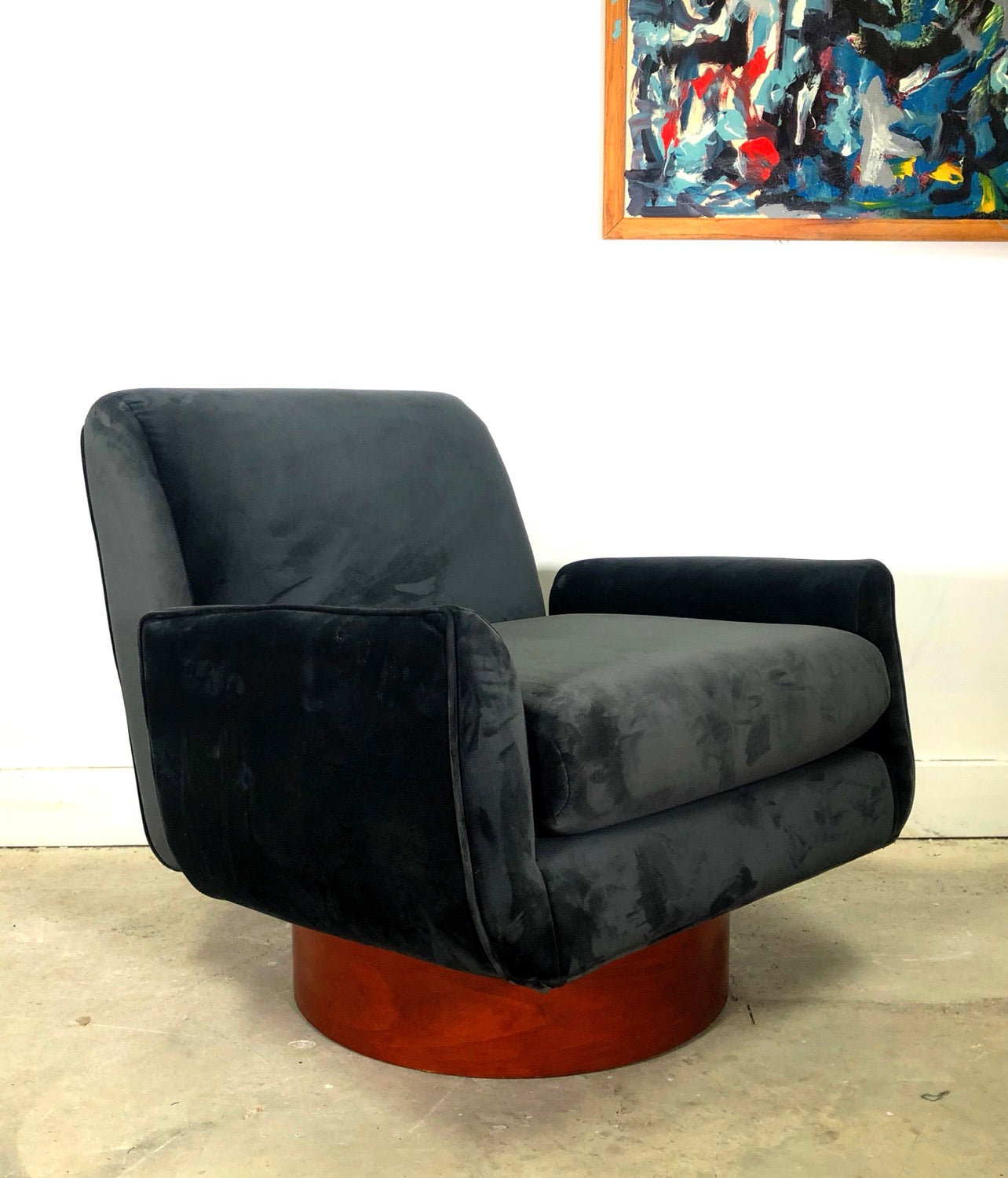 Mid-Century Modern Milo Baughman Style Swiveling Barrel Chair image 2