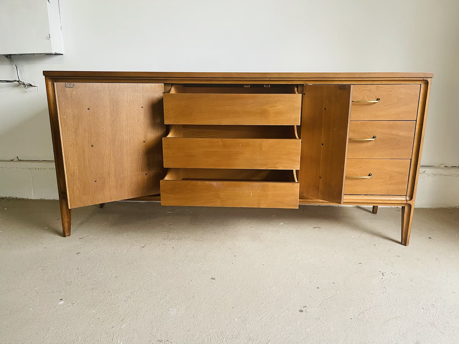 Mid-Century Modern Broyhill Premier 70s Line Dresser / Credenza  image 8