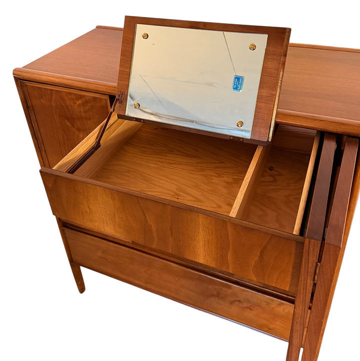 Mid-century Modern Walnut Dresser by Drexel Furniture  image 7