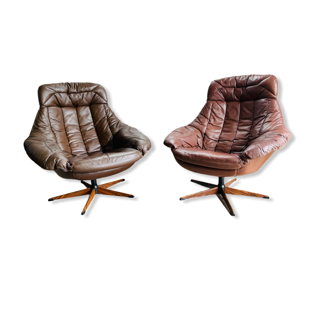 1960s H. W. Klein Swiveling Leather Lounge Chairs image 3