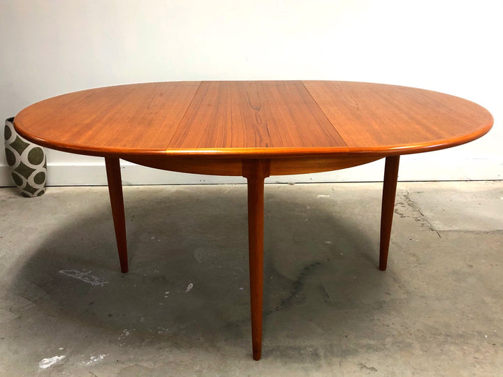 Niels Otto Moller for J. L. Moller #15 Teak Table with Butterfly Leaf image 3