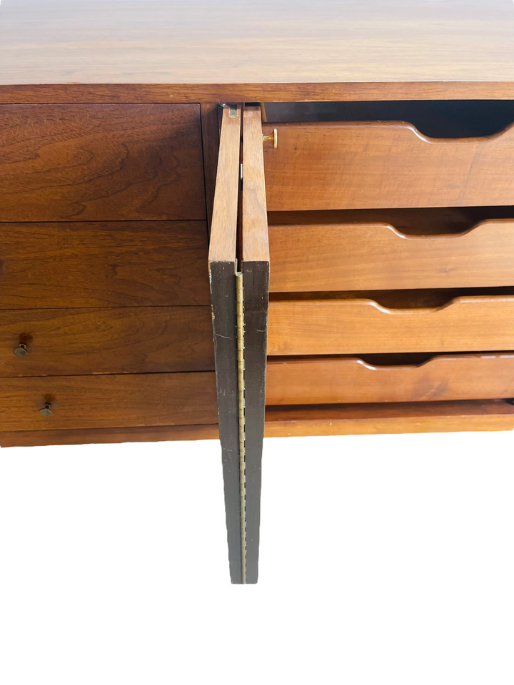 Mid-Century Modern Walnut Triple Dresser in Style Paul McCobb  image 10