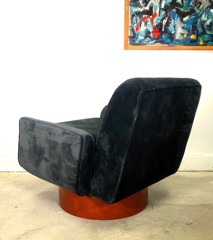 Mid-Century Modern Milo Baughman Style Swiveling Barrel Chair image 4