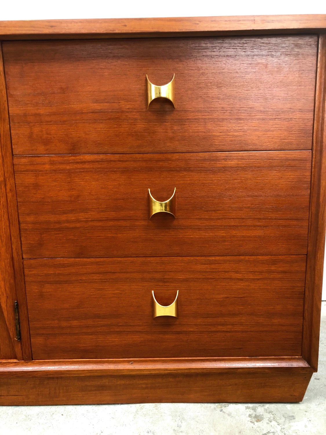 Mid-Century Modern Teak Credenza By Broyhill Brasilia  image 9