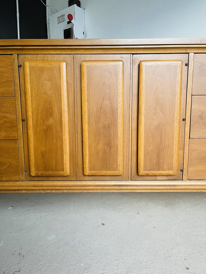 Mid-Century Modern Broyhill Premier 70s Line Dresser / Credenza  image 4