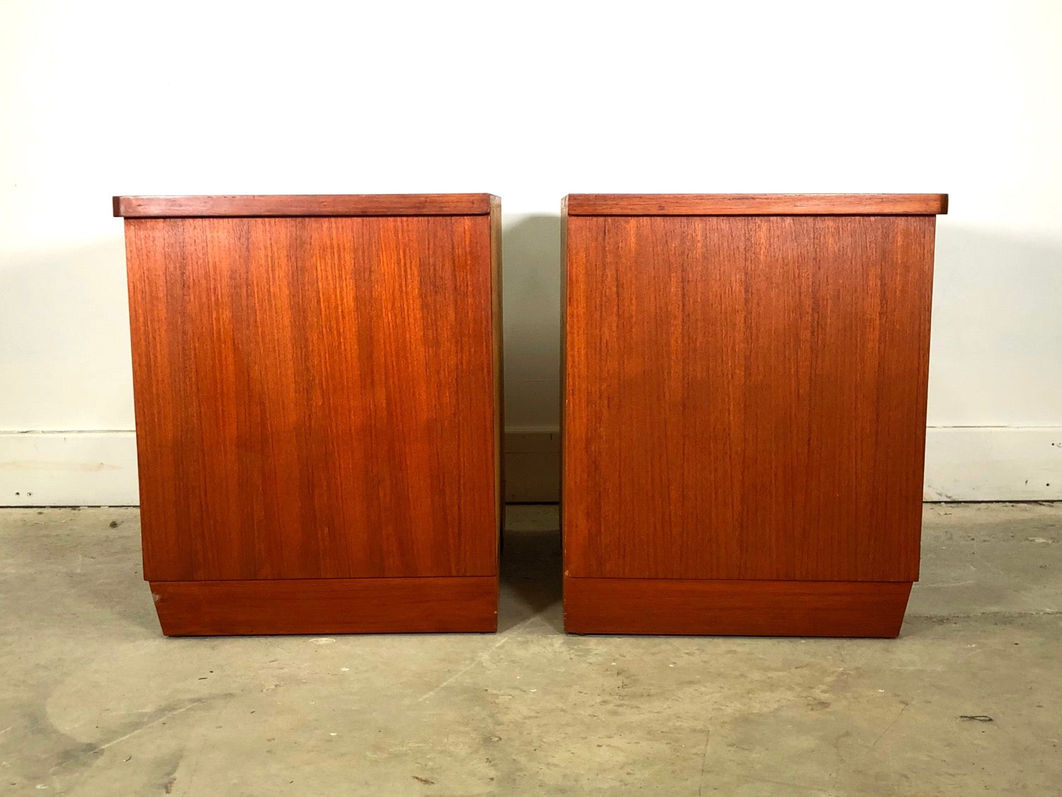 Mid-Century Modern Teak Nightstands By Broyhill Brasilia image 6
