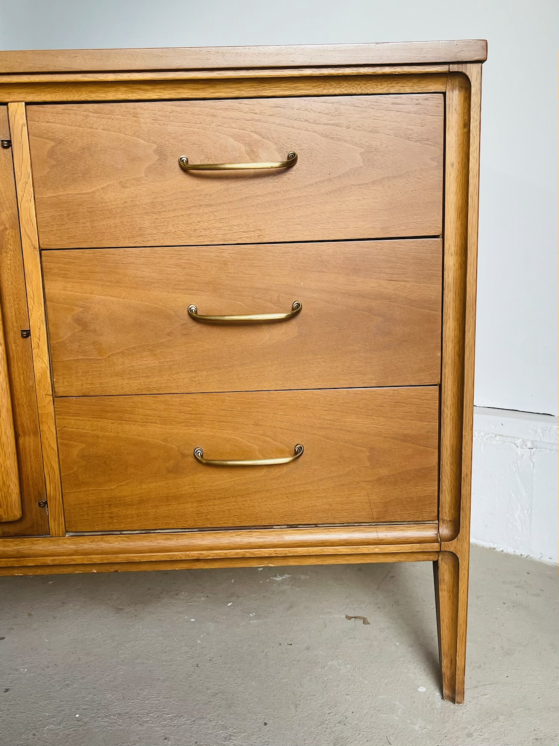 Mid-Century Modern Broyhill Premier 70s Line Dresser / Credenza  image 5