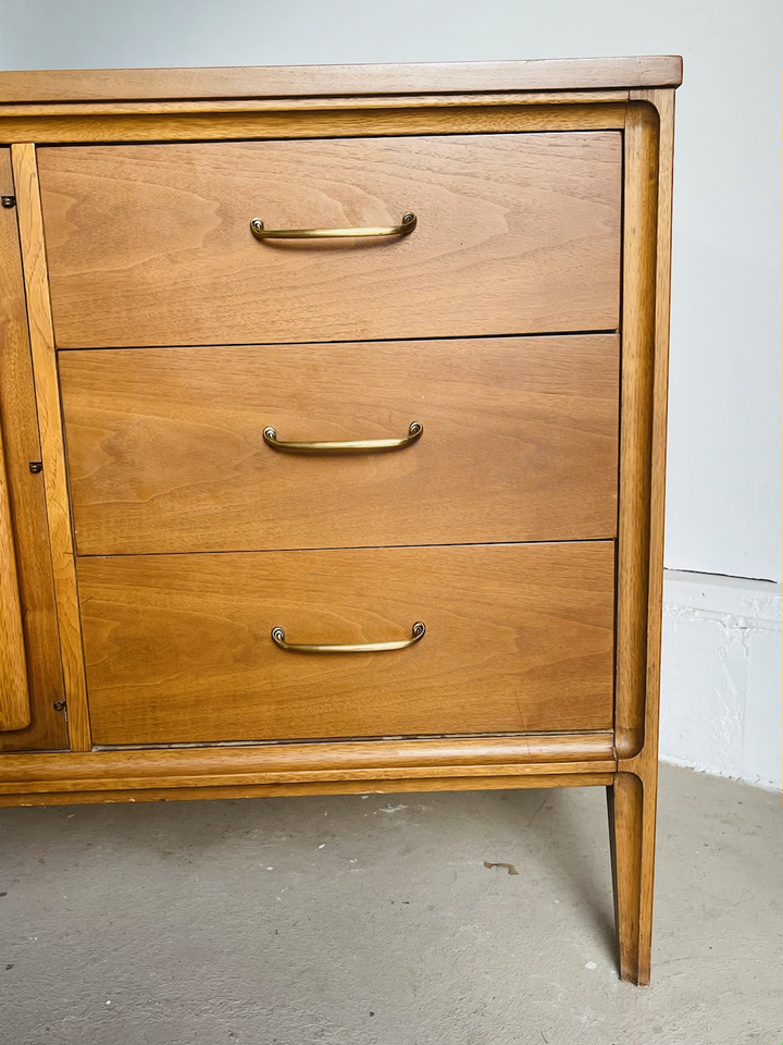 Mid-Century Modern Broyhill Premier 70s Line Dresser / Credenza  image 5