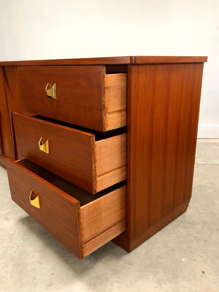 Mid-Century Modern Teak Credenza By Broyhill Brasilia  image 8