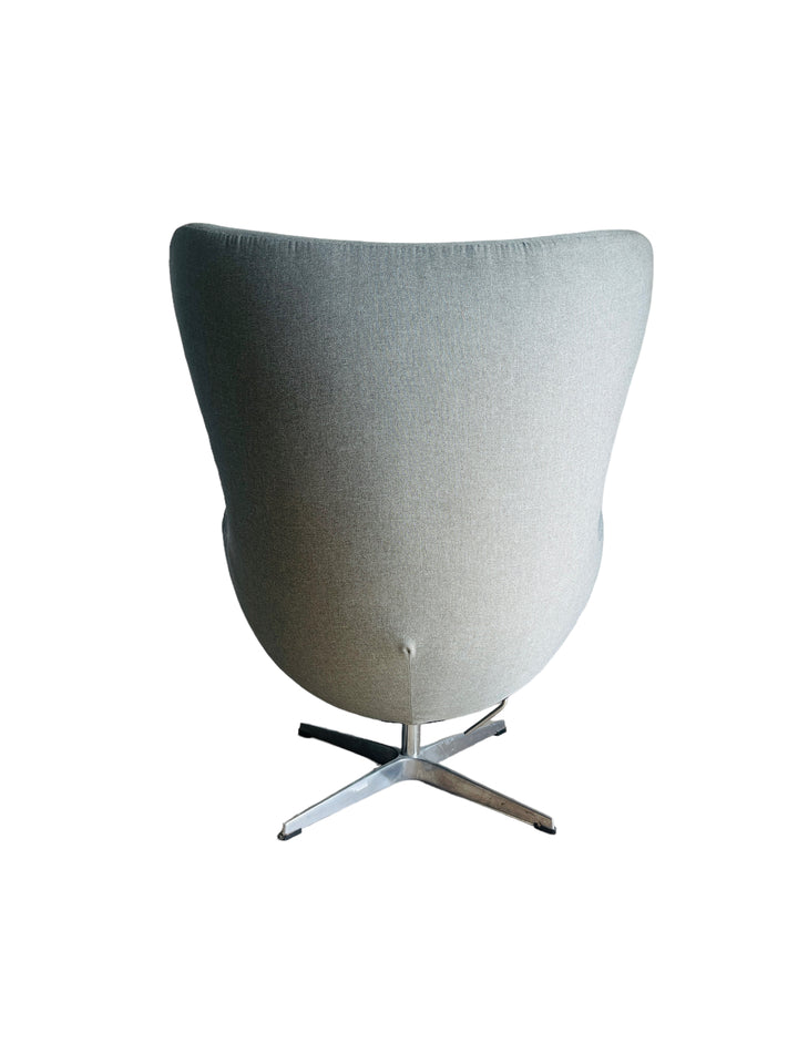 Pair of Swiveling Egg Chairs  image 3