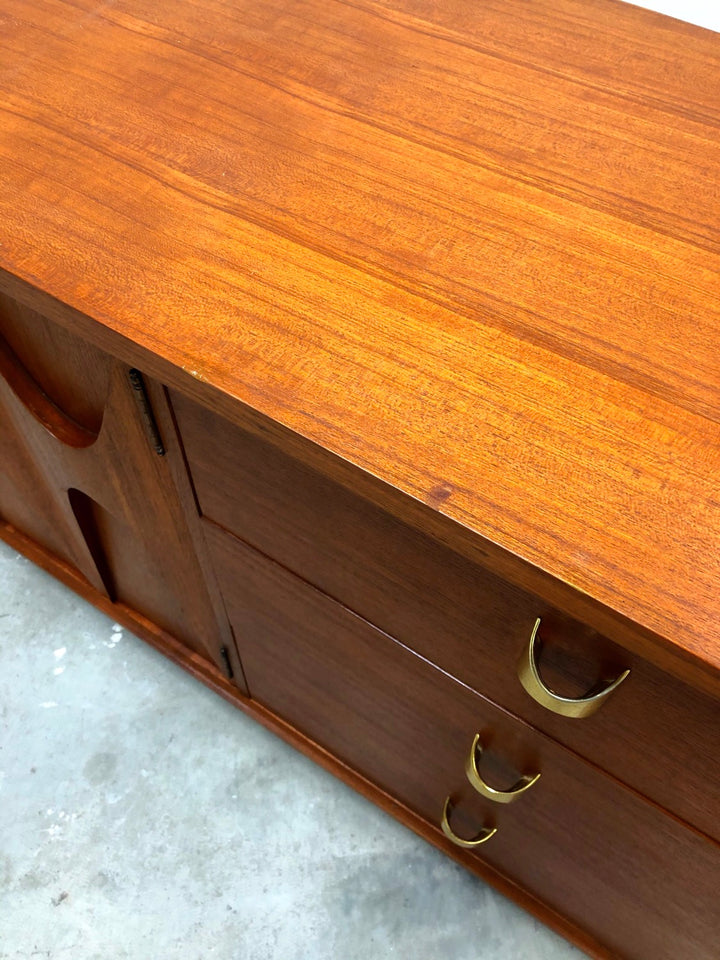 Mid-Century Modern Teak Credenza By Broyhill Brasilia  image 10