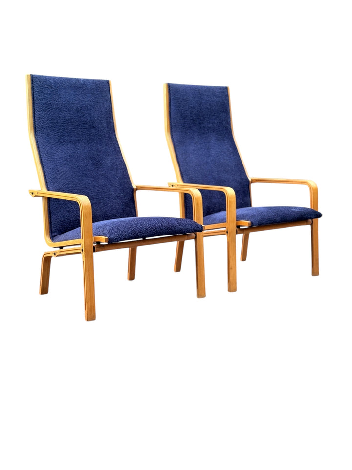 Pair of High-Back Lounge Chairs by Arne Jacobsen for Fritz Hansen image 0