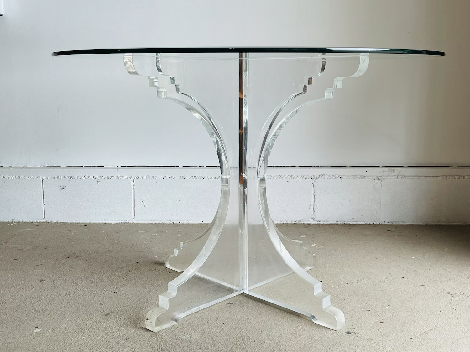 Mid-Century Modern Round Lucite Dining Table image 9
