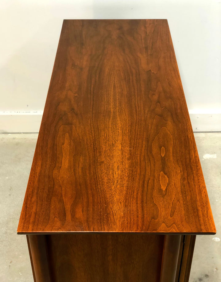 Mid-Century Modern wicker & Walnut Credenza with Sculptured Legs image 5