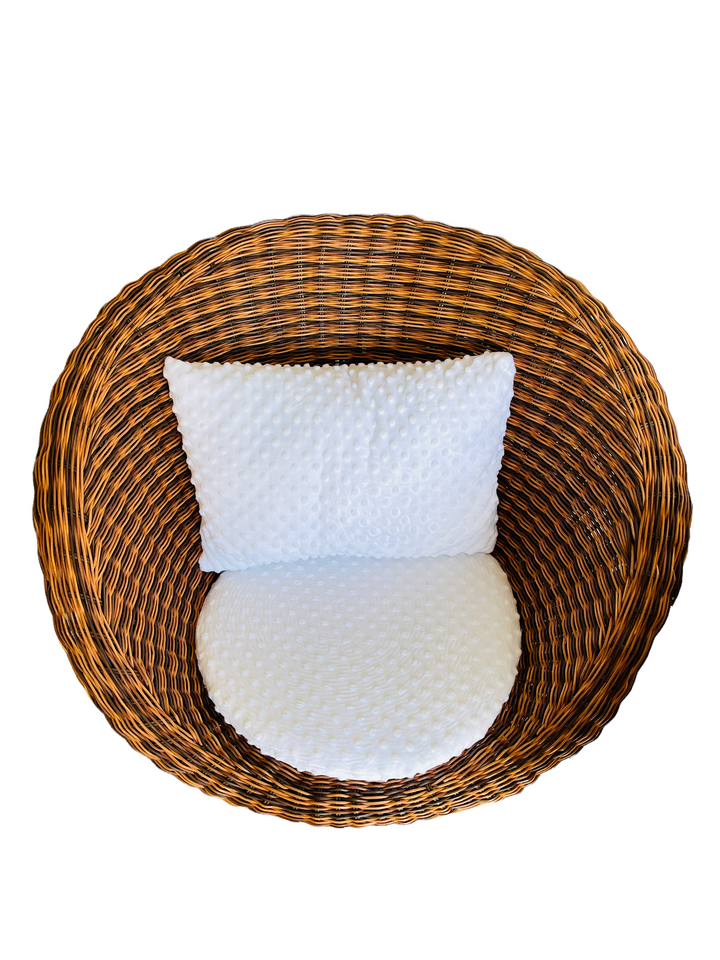 Modern Pair of Swiveling Wicker Chairs  image 7