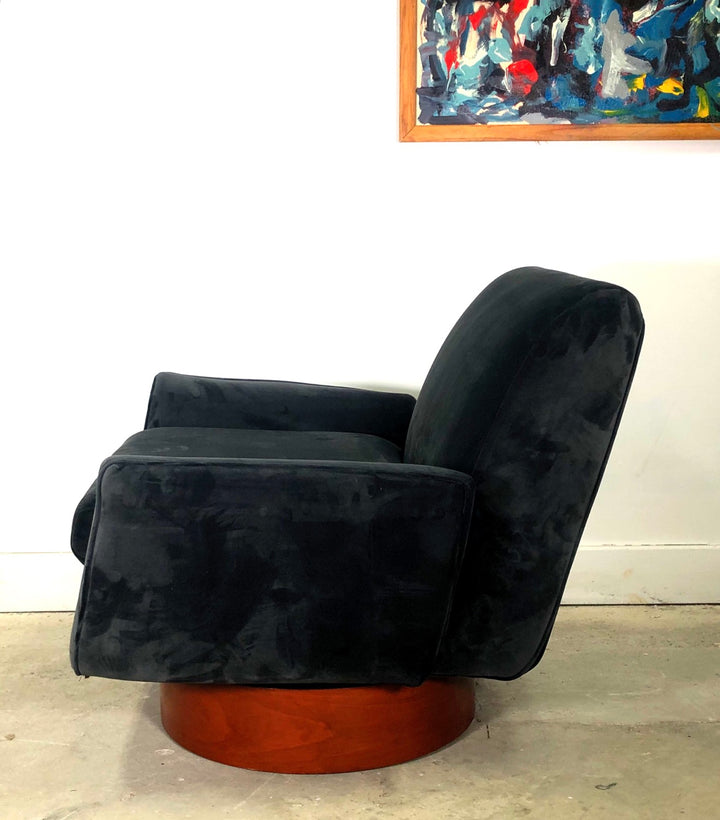 Mid-Century Modern Milo Baughman Style Swiveling Barrel Chair image 5