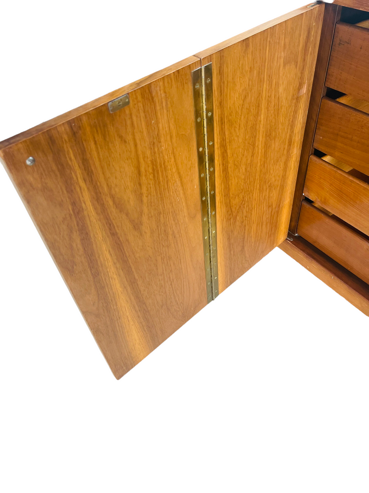 Mid-Century Modern Walnut Triple Dresser in Style Paul McCobb  image 8