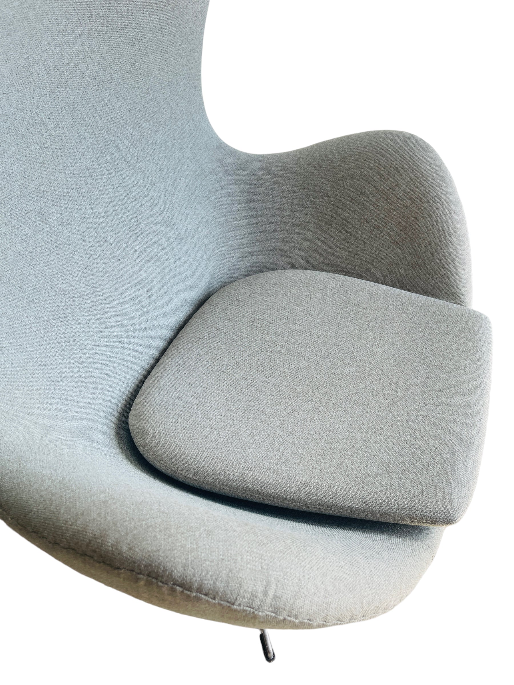 Pair of Swiveling Egg Chairs  image 7