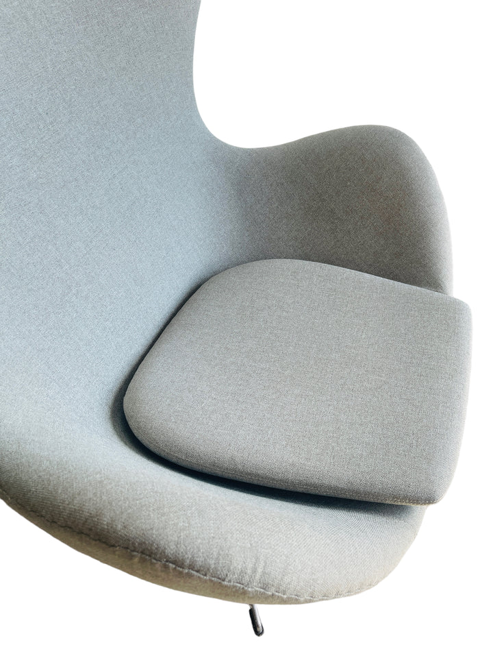 Pair of Swiveling Egg Chairs  image 7