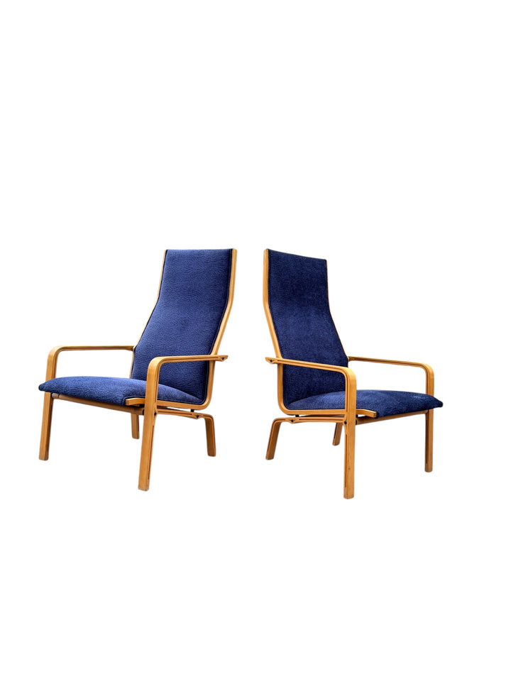 Pair of High-Back Lounge Chairs by Arne Jacobsen for Fritz Hansen image 2
