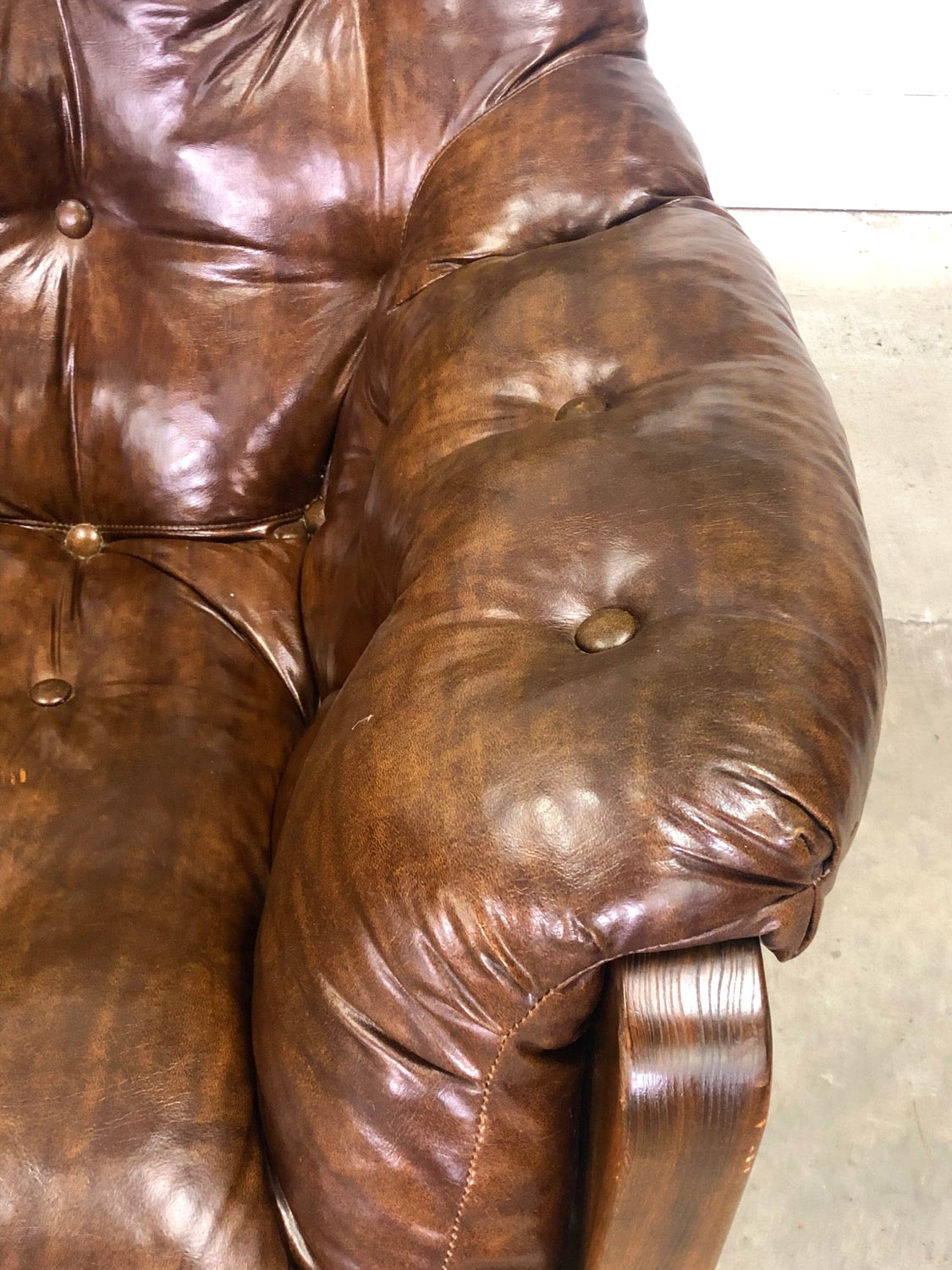 Mid-Century Modern Tufted Loveseat image 9