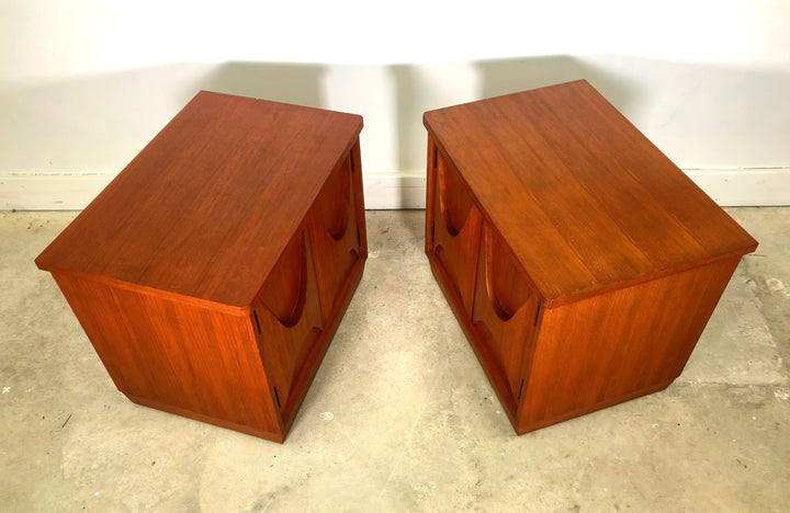 Mid-Century Modern Teak Nightstands By Broyhill Brasilia image 3