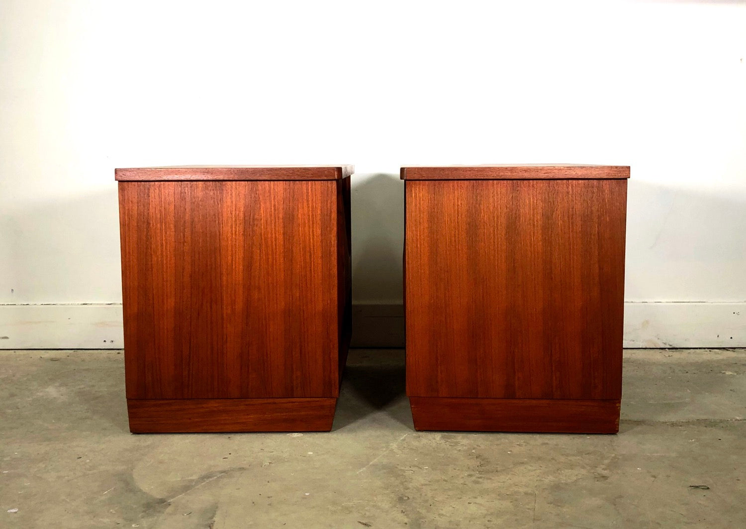 Mid-Century Modern Teak Nightstands By Broyhill Brasilia image 7