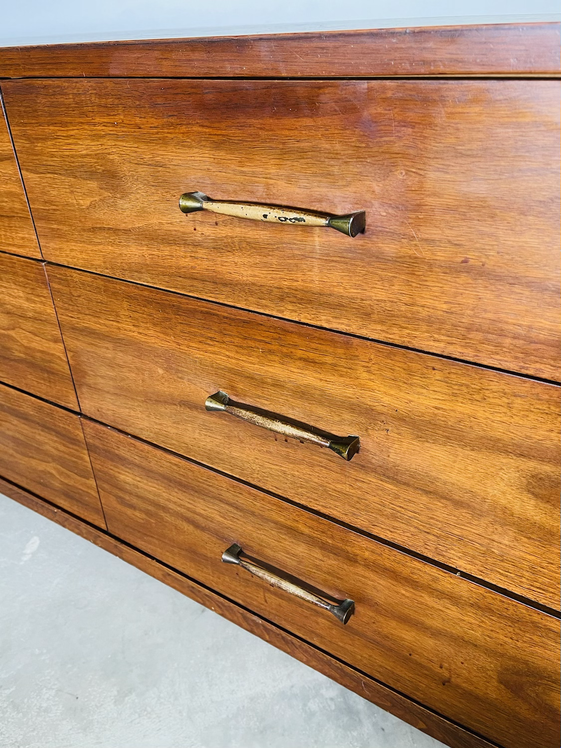 Mid-Century Modern Walnut  Credenza / Dresser By Kent Coffey image 11