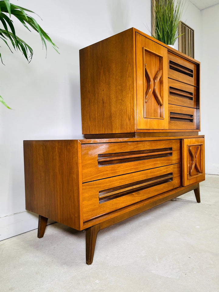 Mid-Century Modern Highboy Dresser by Young Furniture MFG.  image 4