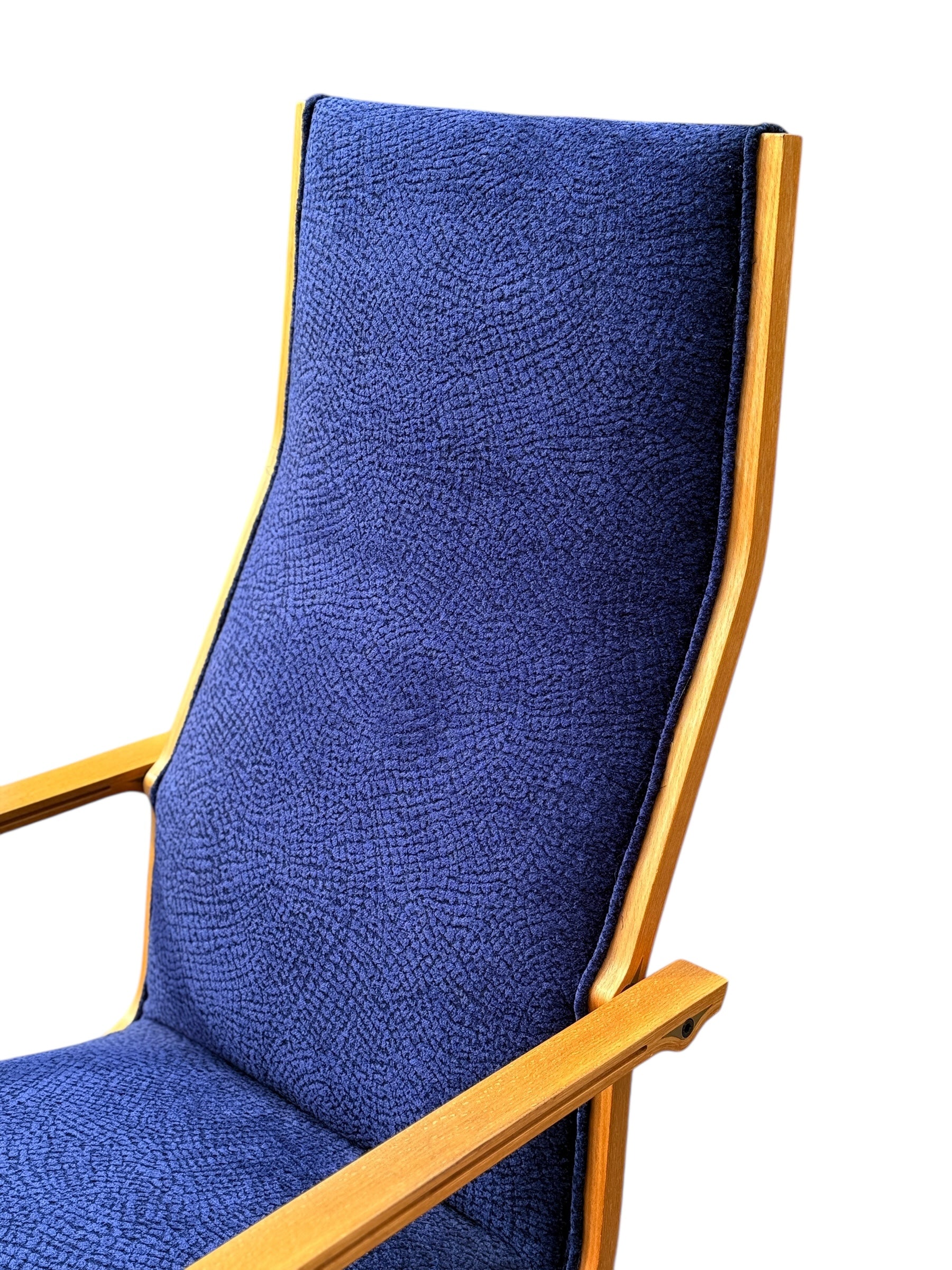 Pair of High-Back Lounge Chairs by Arne Jacobsen for Fritz Hansen image 12