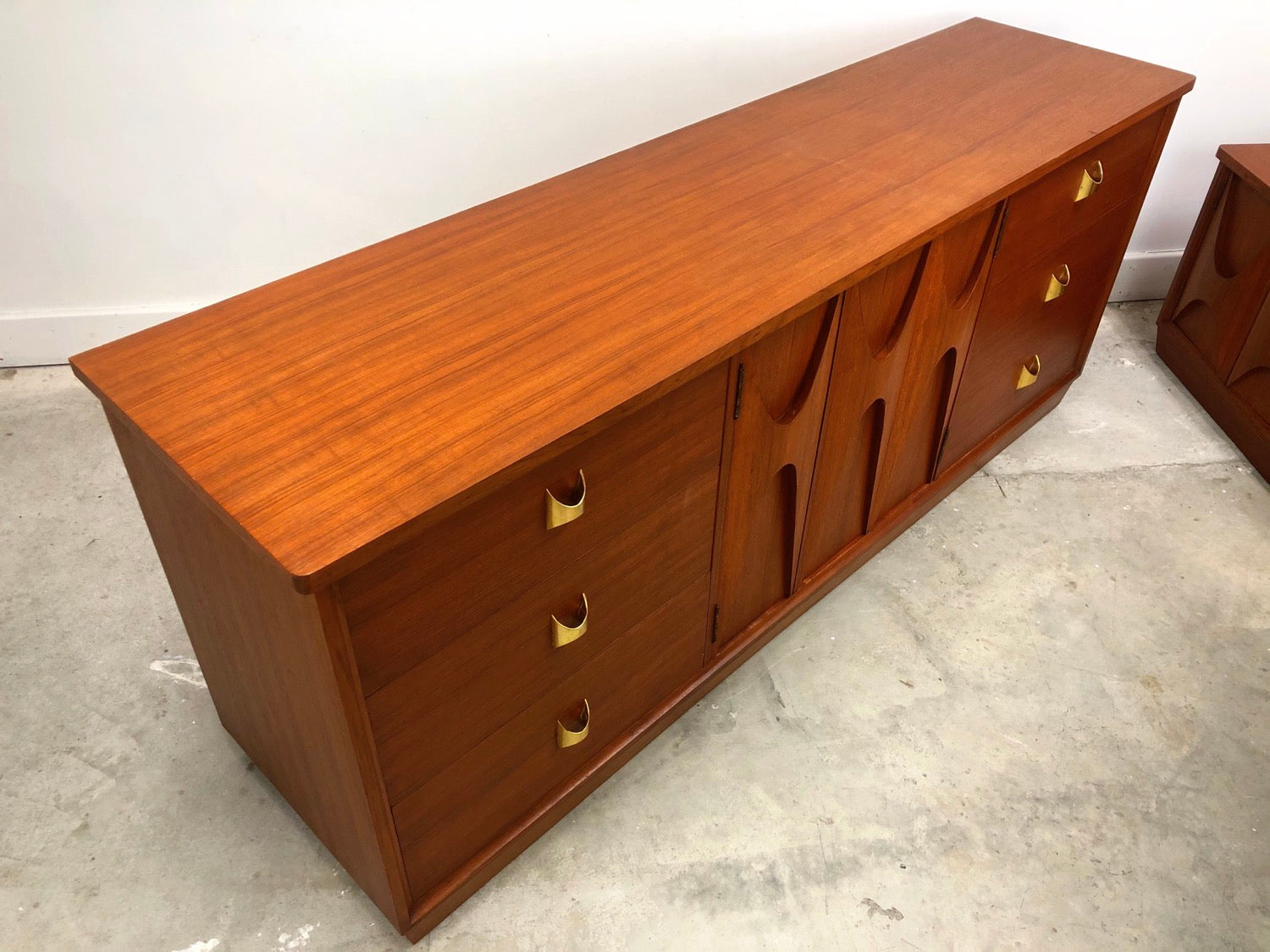 Mid-Century Modern Teak Credenza By Broyhill Brasilia  image 3