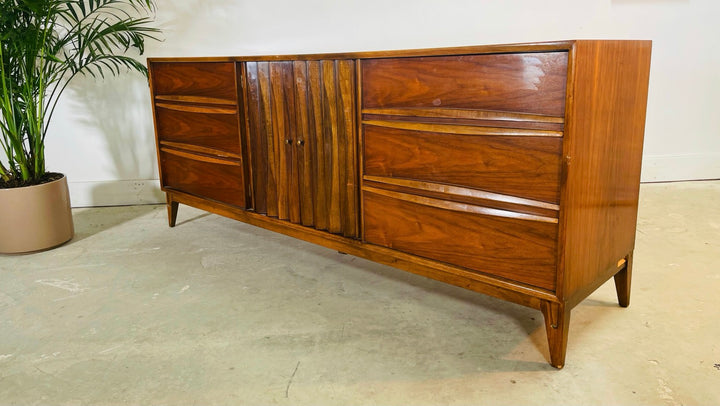 Mid-Century Modern Walnut Dresser / Credenza by Thomasville Furniture image 3