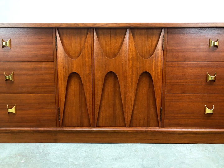 Mid-Century Modern Teak Credenza By Broyhill Brasilia  image 5