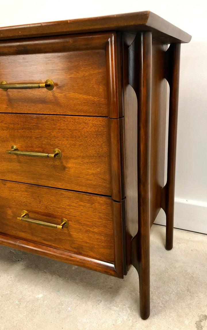 Mid-Century Modern wicker & Walnut Credenza with Sculptured Legs image 7