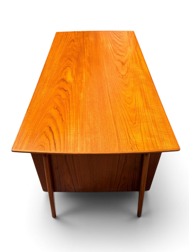 Svend Aage Madsen executive teak desk top surface grain detail