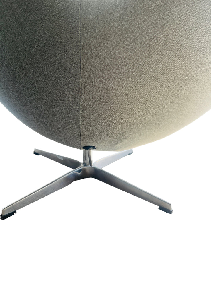 Pair of Swiveling Egg Chairs  image 9