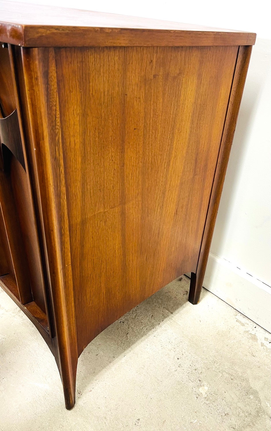 Mid-Century Modern Walnut  Credenza / Dresser By Kent Coffey image 12